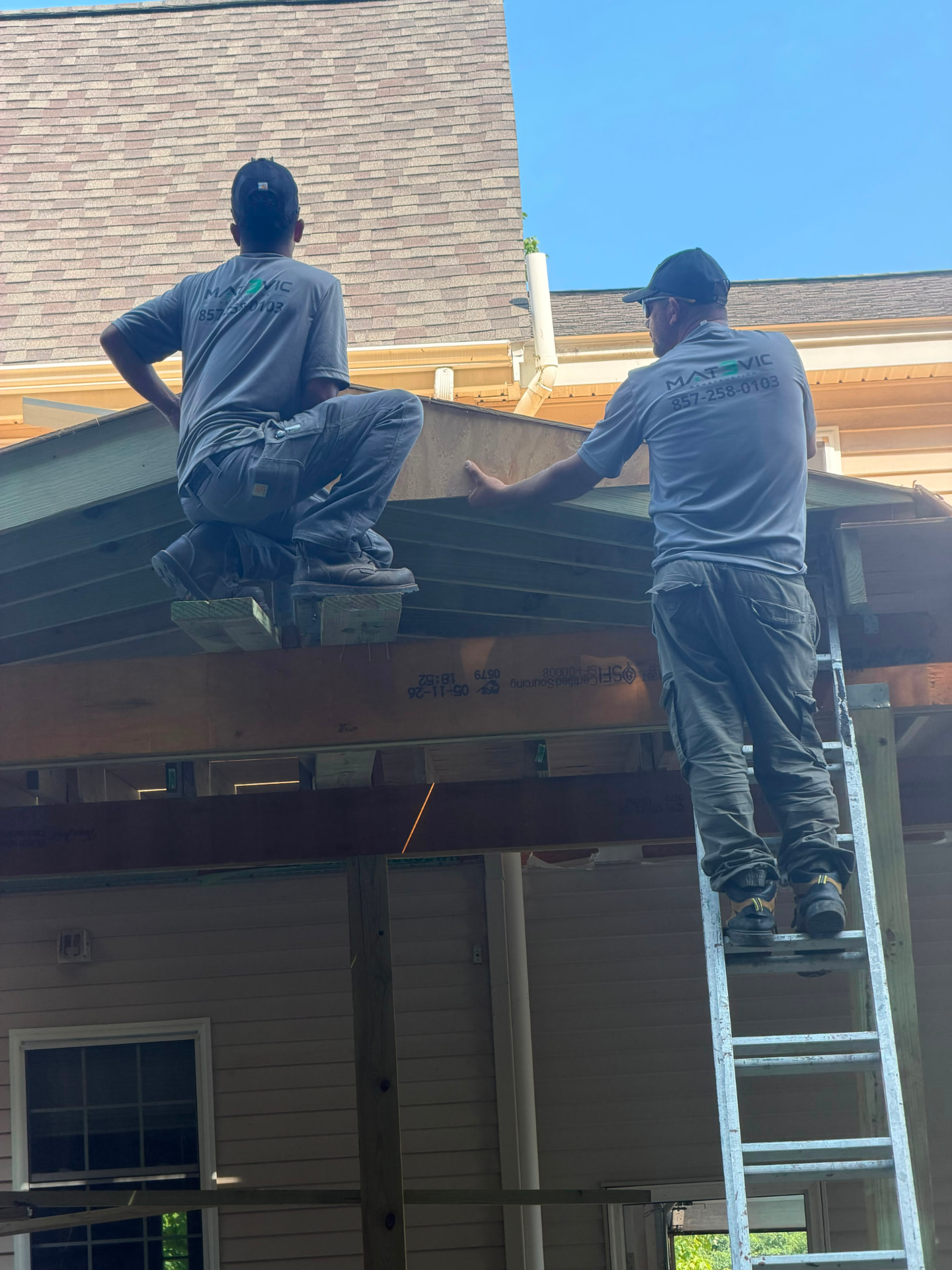 Experienced builders at work